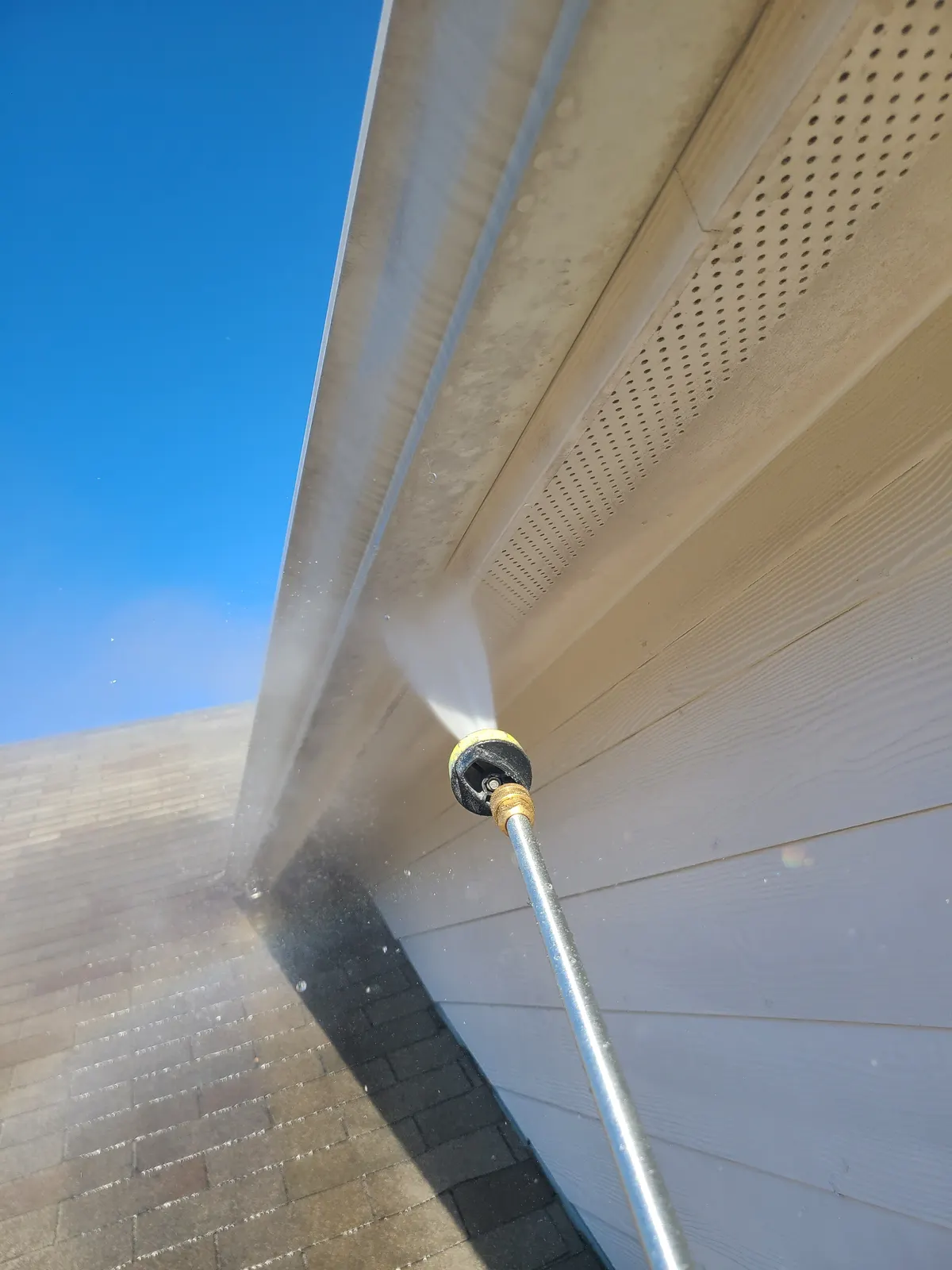 Professional driveway cleaning and garage apron cleaning in Houston, TX